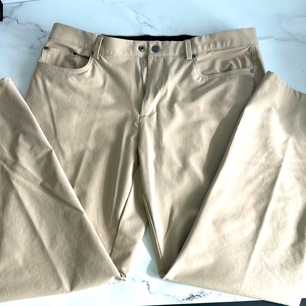 Men’s Greg Norman Golf khaki slacks Size 36W 30L. NWOT gradual taper, very comfy